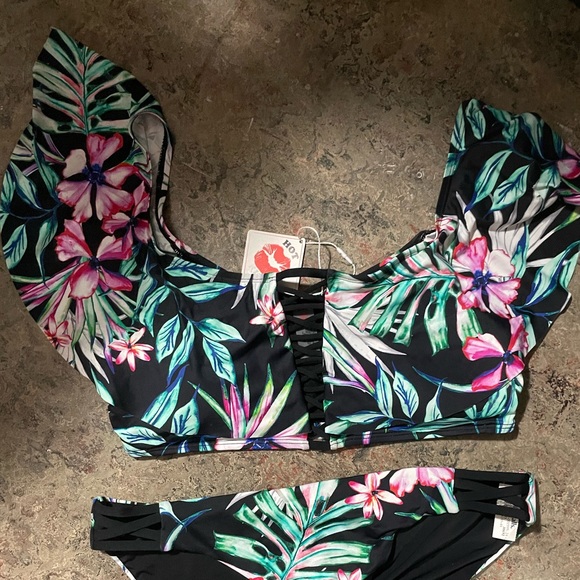 NWT Hot Kiss bikini set- Medium - Picture 2 of 4